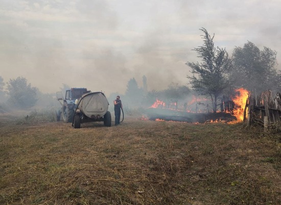 В Михайловке загорелась сухая трава
